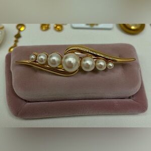 Vintage Monet Signed Gold-Tone and Faux Graduated Pearl Bar Pin